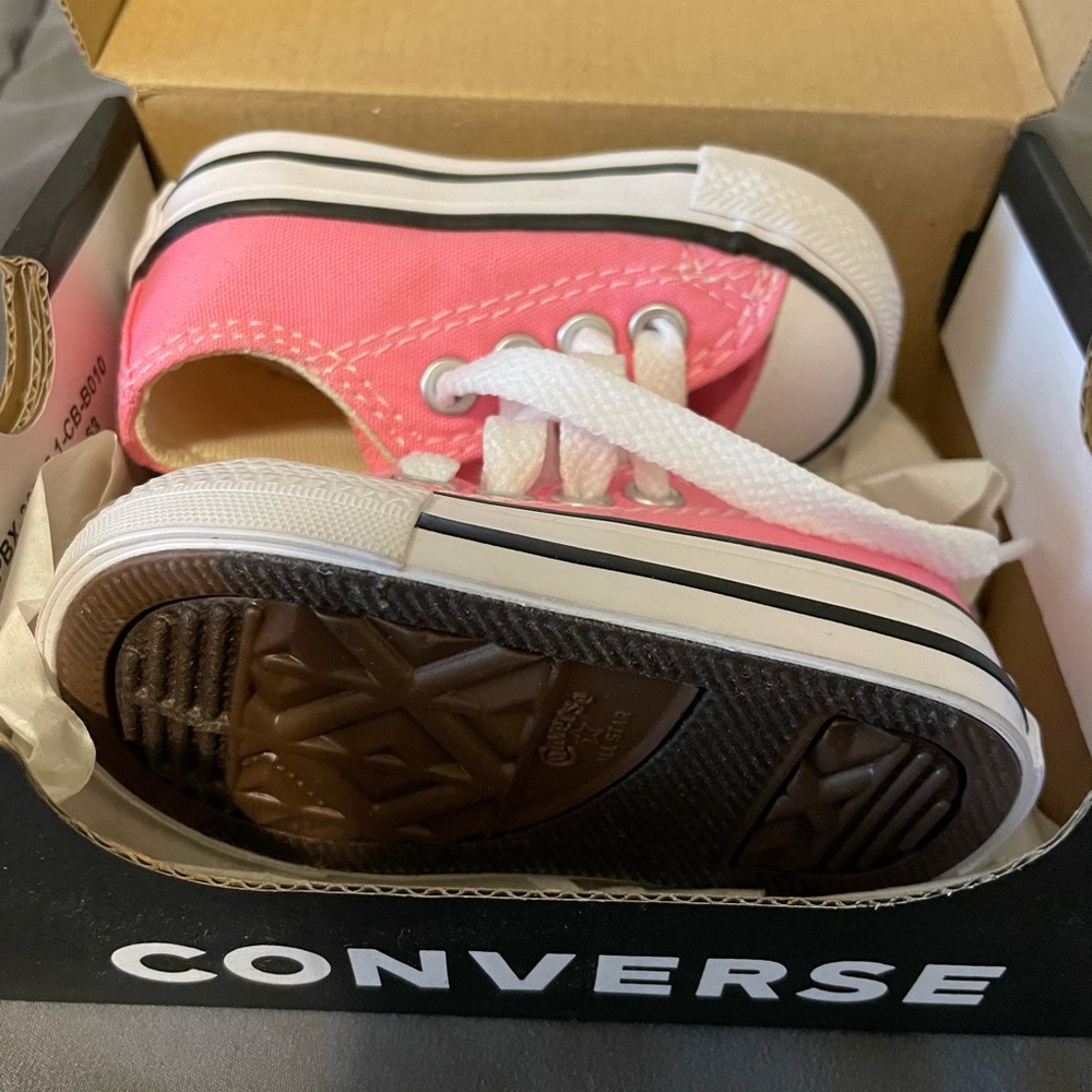 BRAND NEW Pink Converse